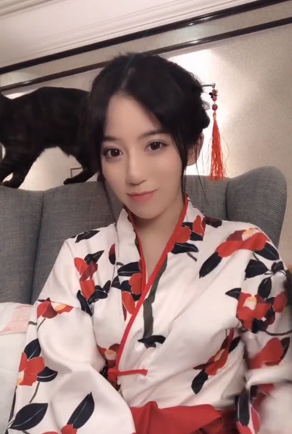 斗鱼新一姐要悲剧正面与粉丝冲突情商低网友不如呆妹儿