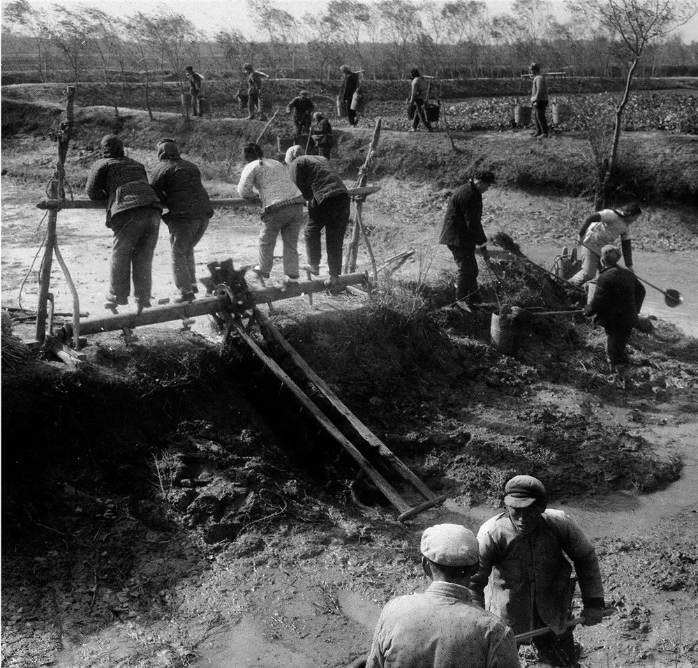 历史影像张元奇摄影作品赏析时代的背影