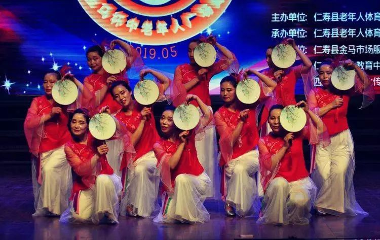 金马杯"仁寿中老年广场舞邀请赛,在仁寿县职教中心隆重开幕