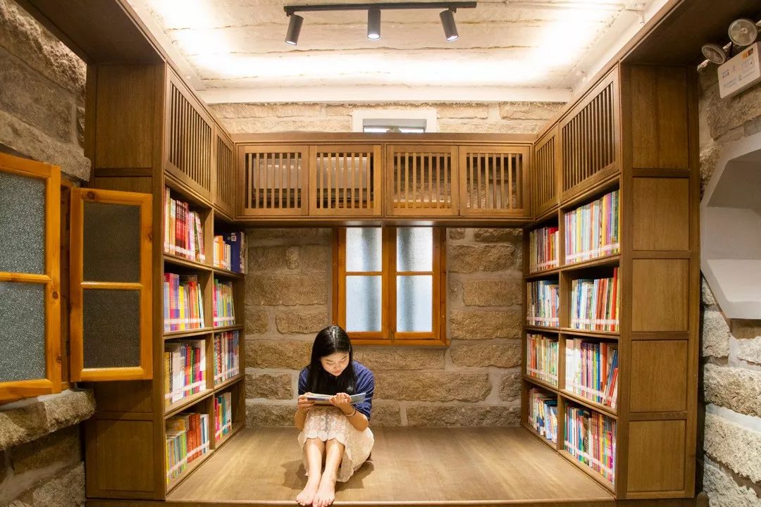 拍照与阅读两不误台商区最适合看书的网红书屋在这