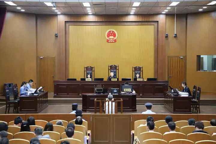 庭审现场这一幕,让张建定昔日的同事很有感触,"他的工作能力比较强