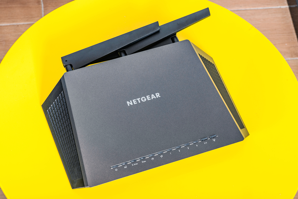 可玩性直追nas的路由?30秒圈粉,新版网件r7000轻松玩转梅林