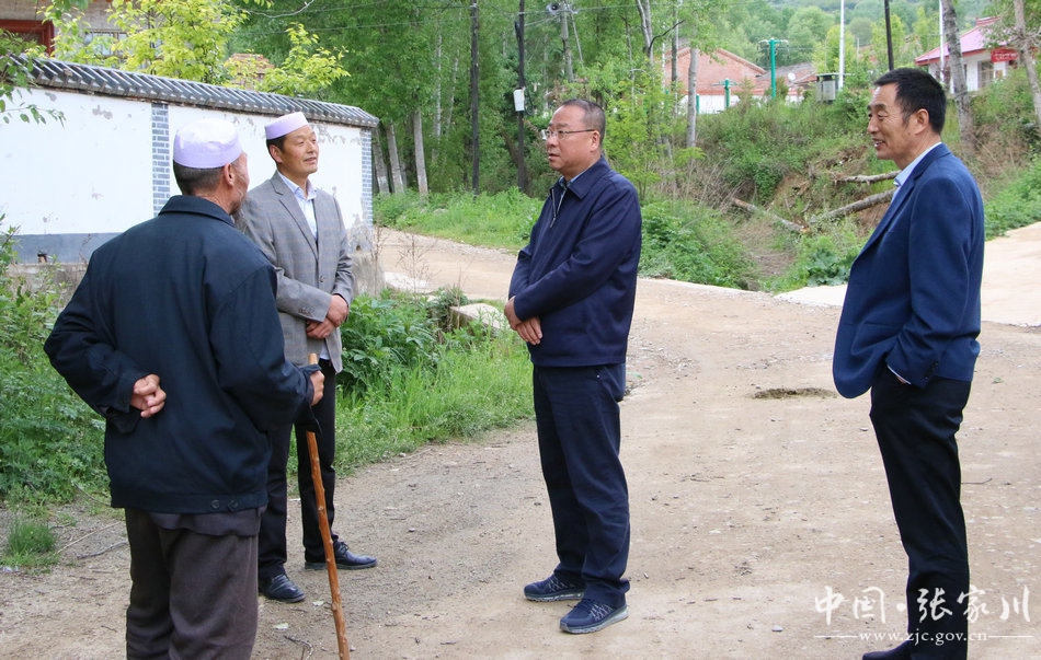 5月28日,张家川县委副书记,县长马筱宁带领县政府办