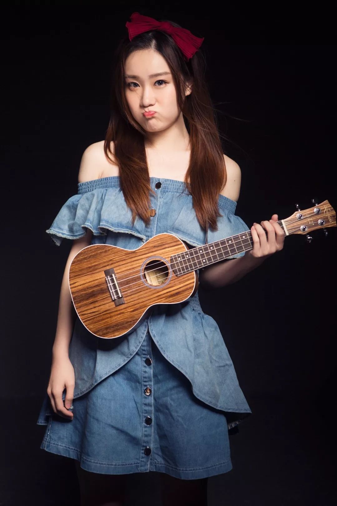 动听968早高峰《乐听乐动听》节目女主播,唱跳俱佳活泼开朗的新晋小