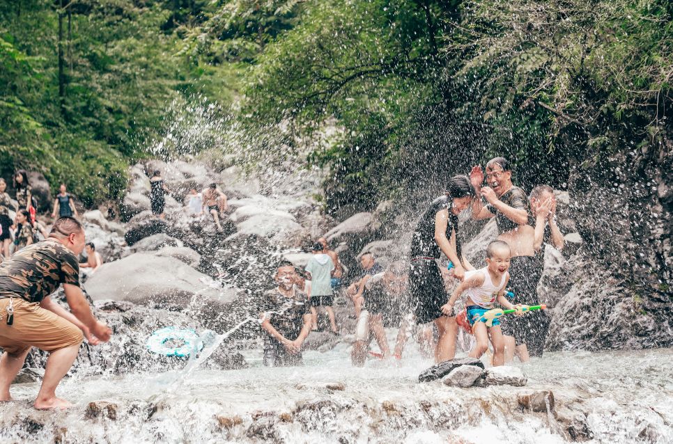 成都户外去耍水去抓鱼去野餐去徒步团建原来可以这么玩