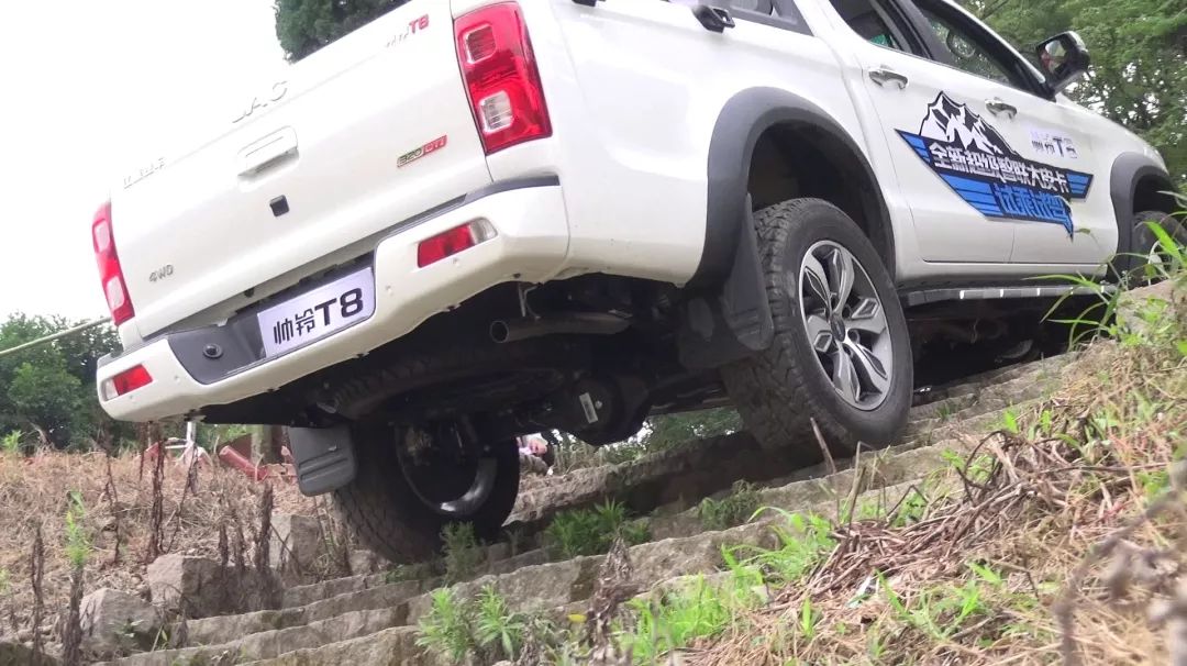 涉水路,s弯等多项高难度挑战,让在场嘉宾全方位感受高性能越野皮卡