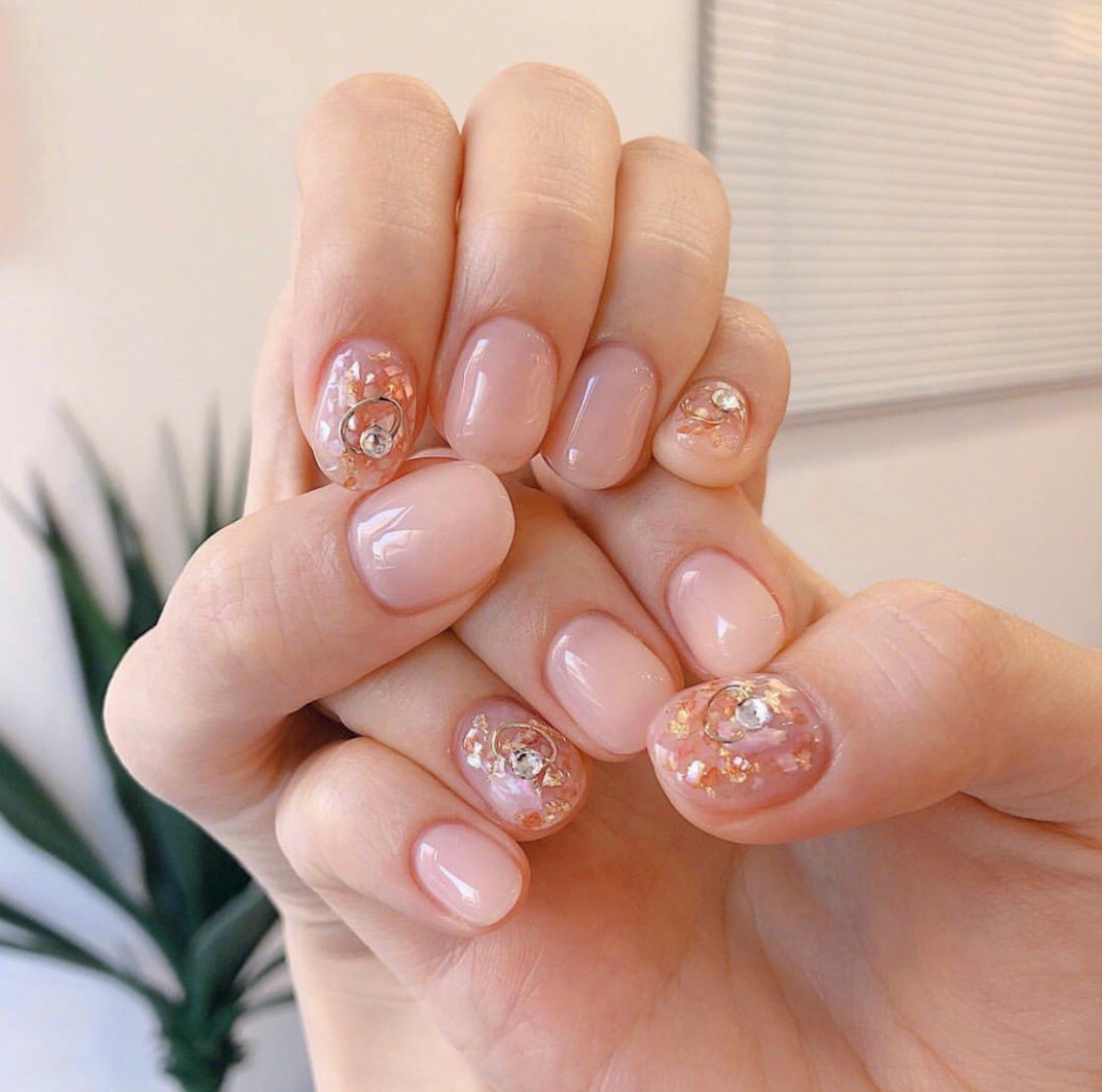 原创夏天对黄皮女生十分友好的美甲大盘点显白真的太重要了