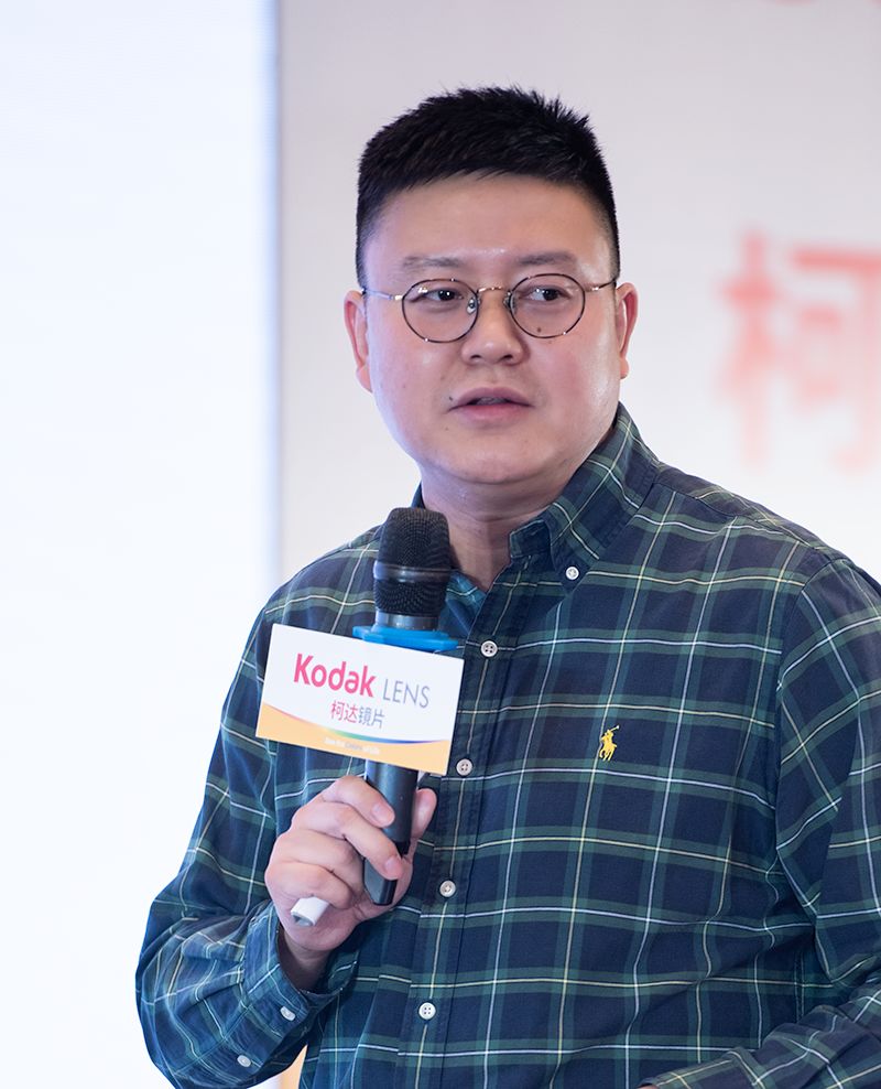 重庆精益高登眼镜连锁公司总经理刘思宇,跃头条创始人张跃,汤峰,汤坚