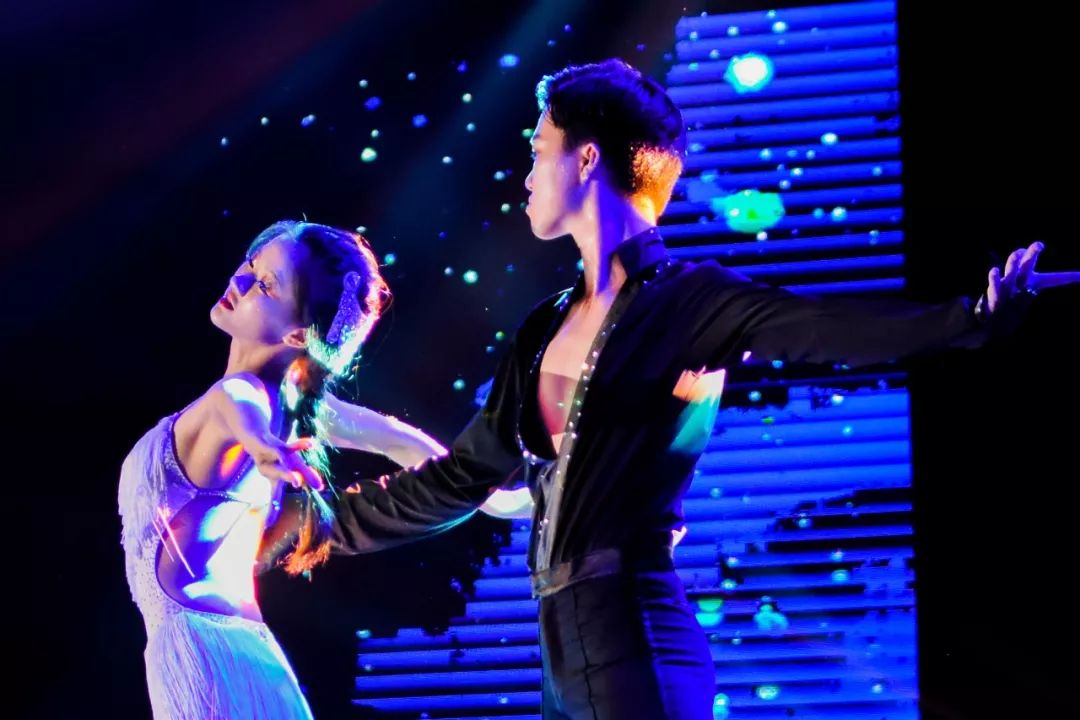 精彩回顾│第九届danceholic舞蹈大赛现场盛况及获奖名单内附动图