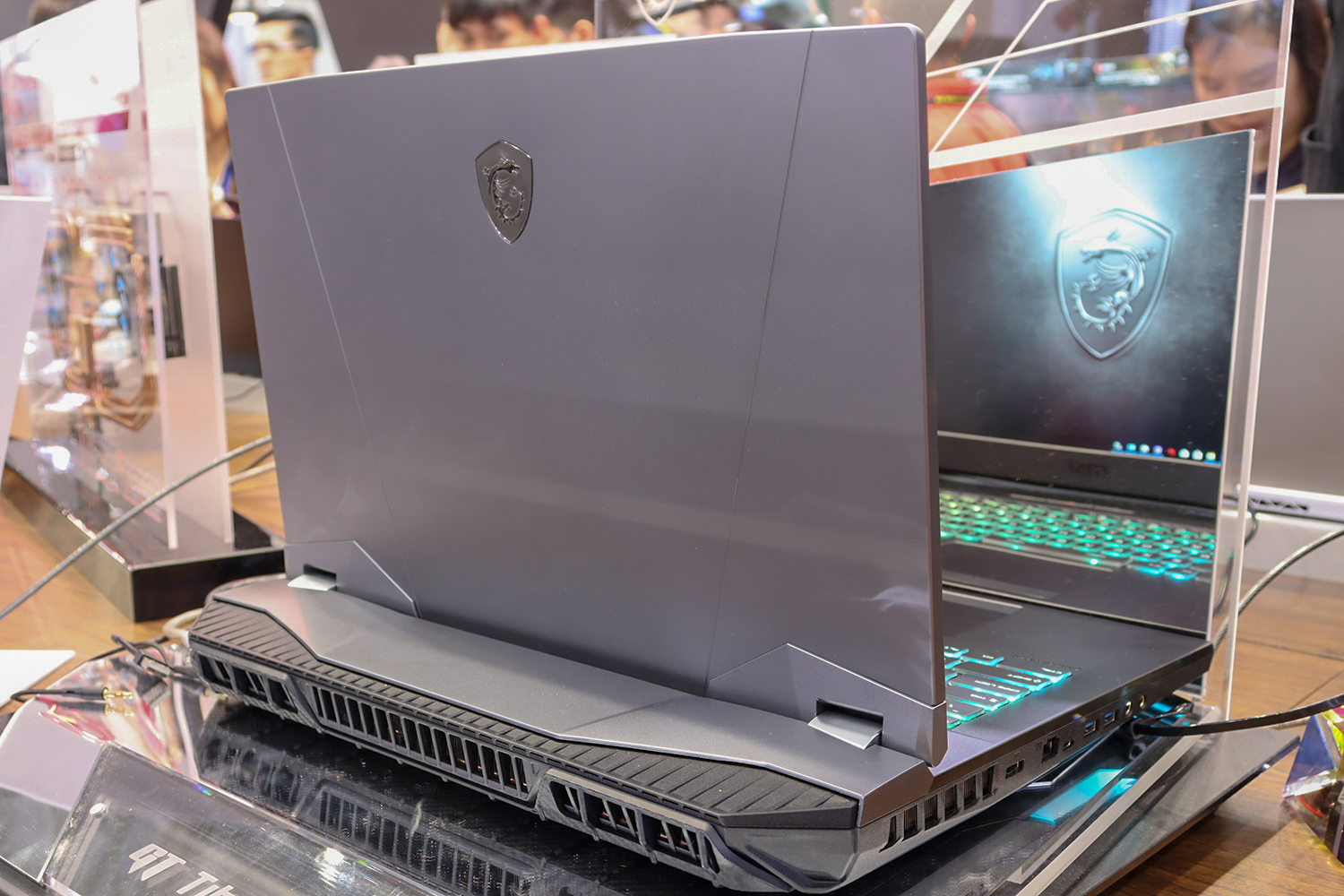 小姐姐带逛台北电脑展 微星gt76劲爆图赏来了