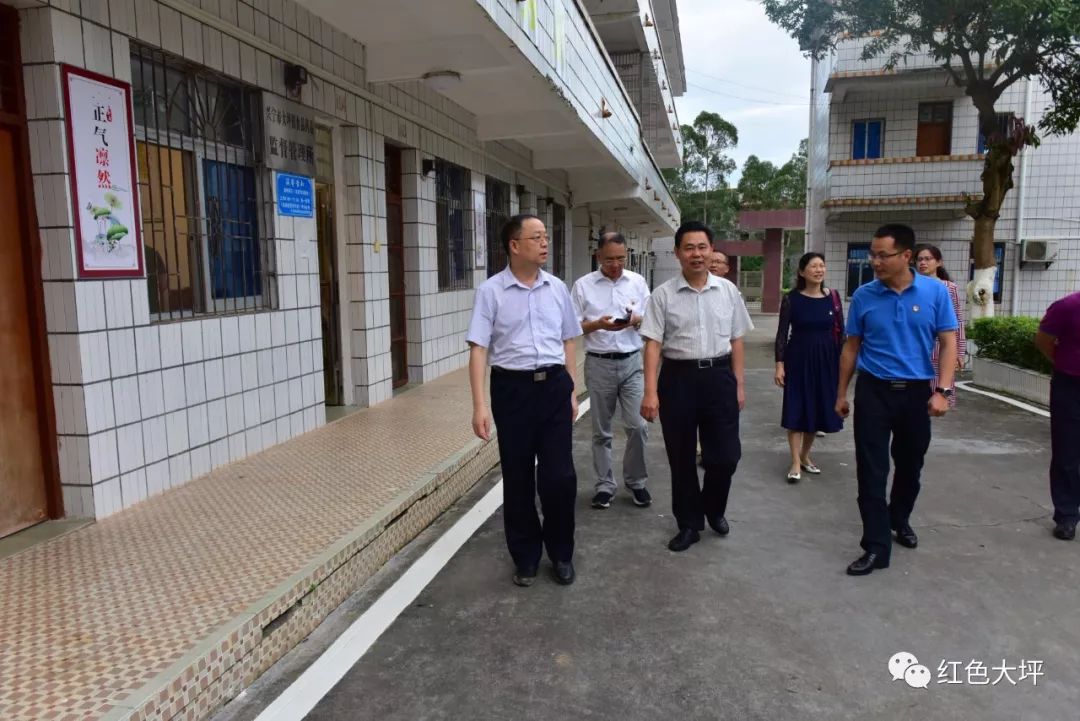 5月27日下午,省直机关工委书记李学同,省档案馆馆长陈华江一行到兰亭