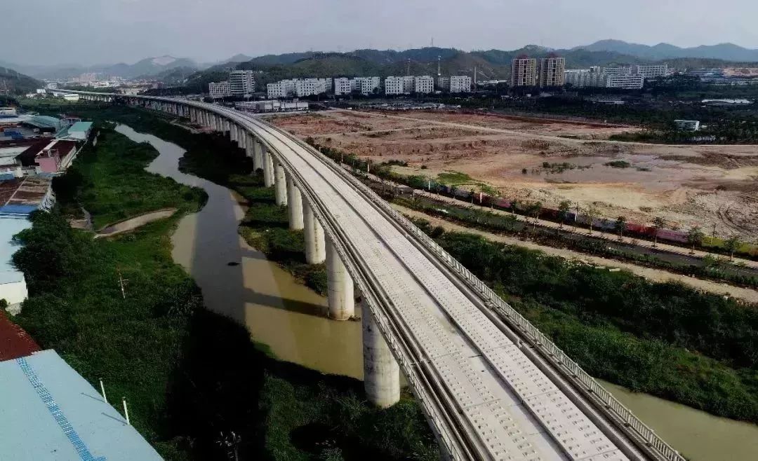 高铁已被列入广州枢纽交通网络客运主骨架并在清新,英德,阳山,连州设