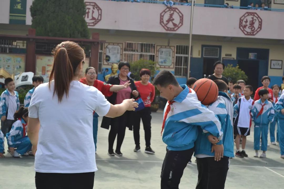 南街小学举办庆六一趣味运动会