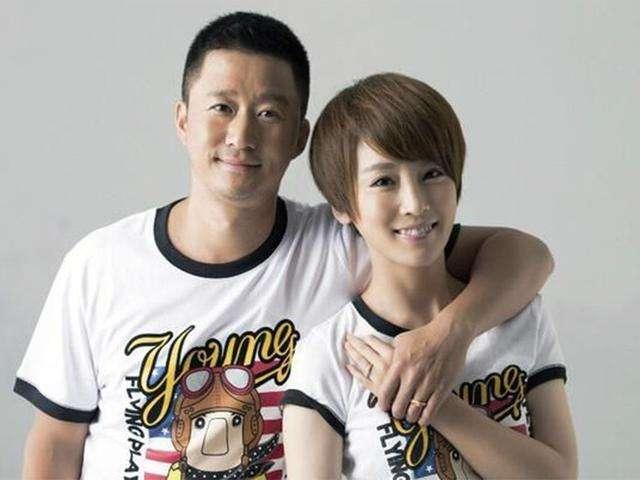 吴京谢楠车内热吻,结婚7年依旧恩爱如初