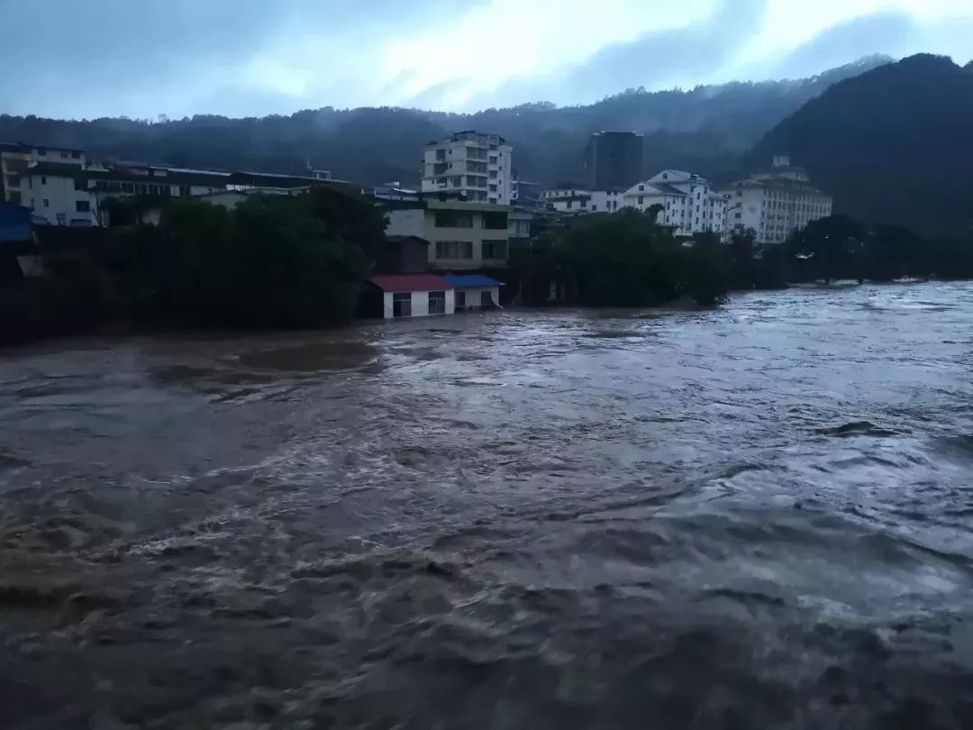 7死4伤2失踪大暴雨袭击广西柳州将连下14天雨