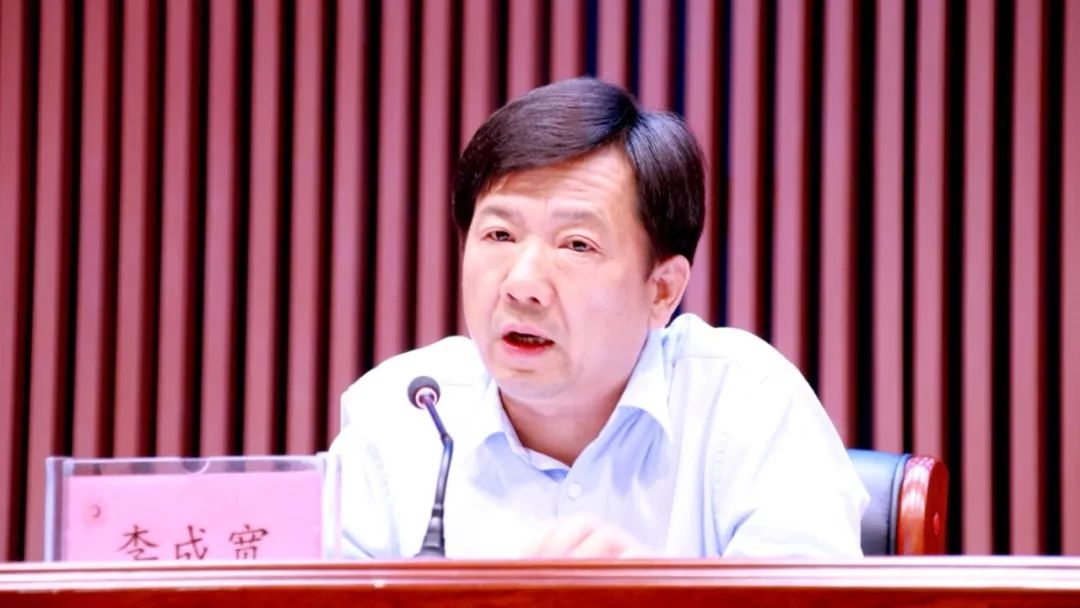 李成宽为黄淮学院师生作法治教育专题报告