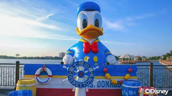 唐老鸭生日周我们请你到上海迪士尼一起庆祝鸭