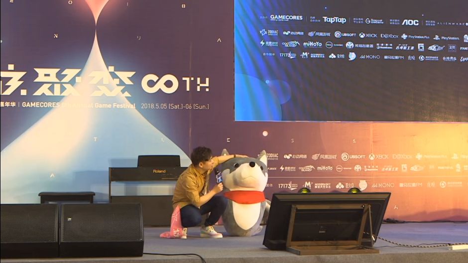 大秦话背后的围巾狗头人quin_秦川