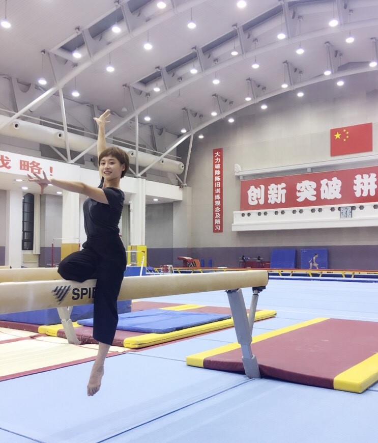 眭禄和男友曹天发起了用两人名字命名的"天禄助学行动",奉献爱心也