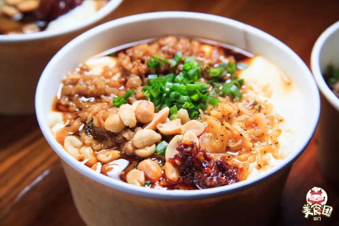 故宫路上的豆花妈妈咸豆花甜豆花通通满足你超多人慕名而来