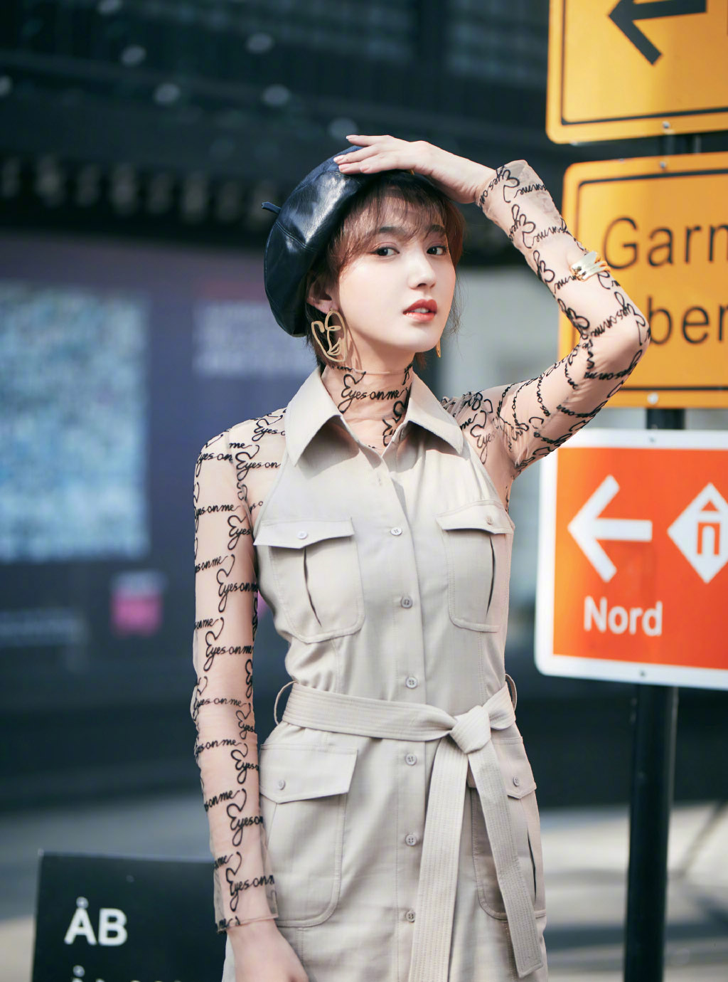 女演员艾晓琪娇俏可爱性感街拍