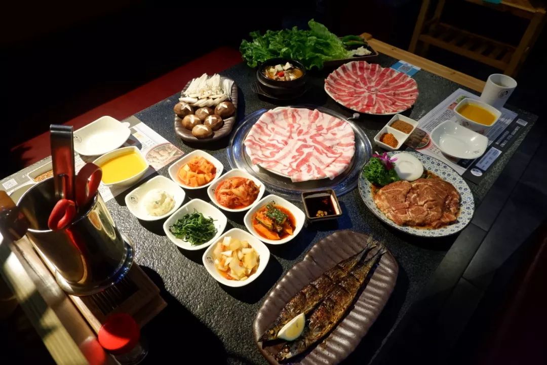 华侨城来场烤肉盛宴88元抢韩太郎原价305烤肉双人餐薄切五花肉特色