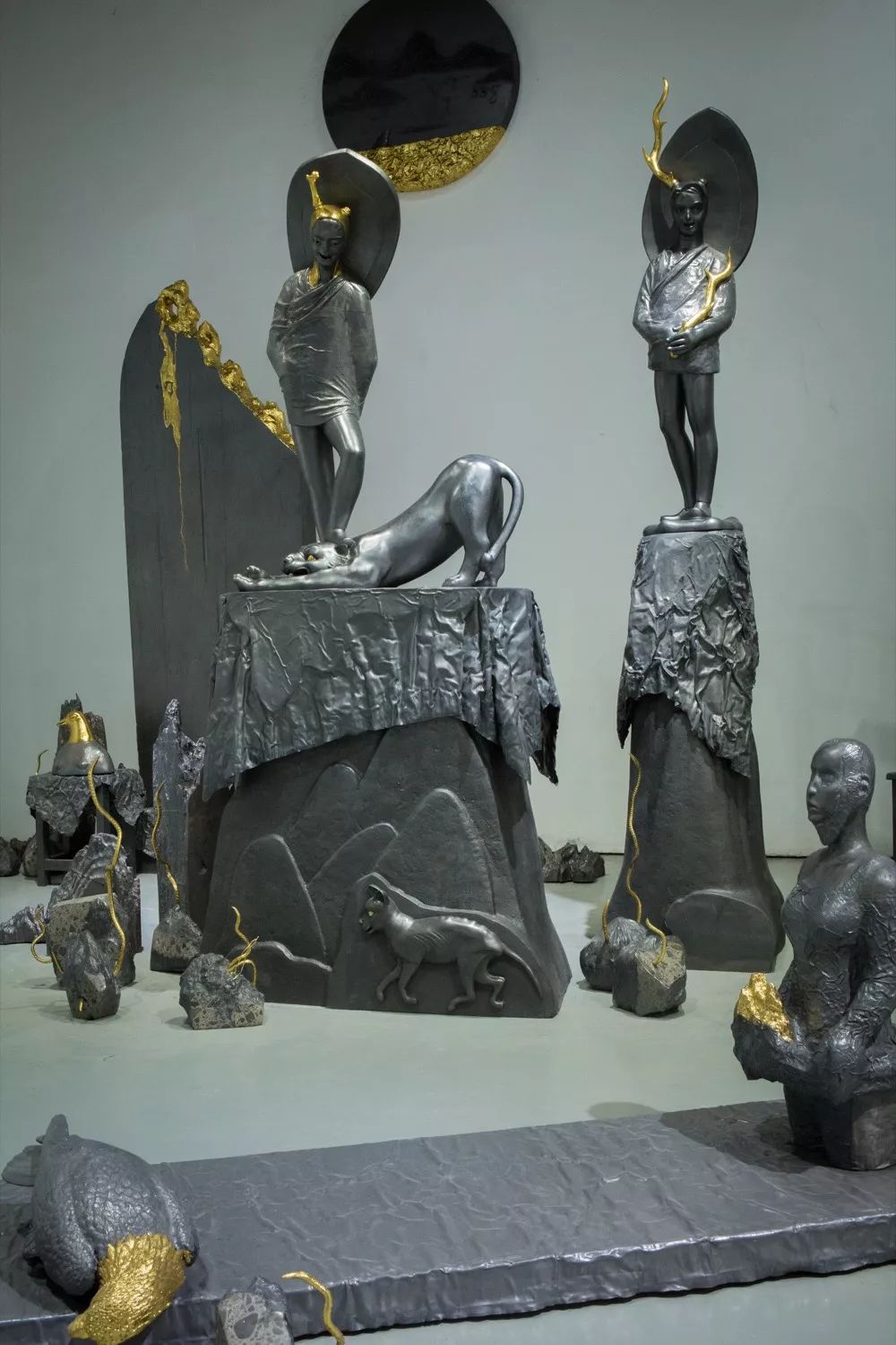 作品赏析主办单位:四川美术学院展览地点:四川美术学院综合楼a区雕塑