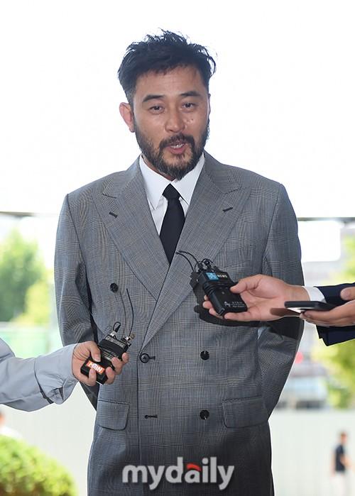 mdphoto韩国艺人崔民秀涉嫌特殊胁迫等罪名出席第二次庭审