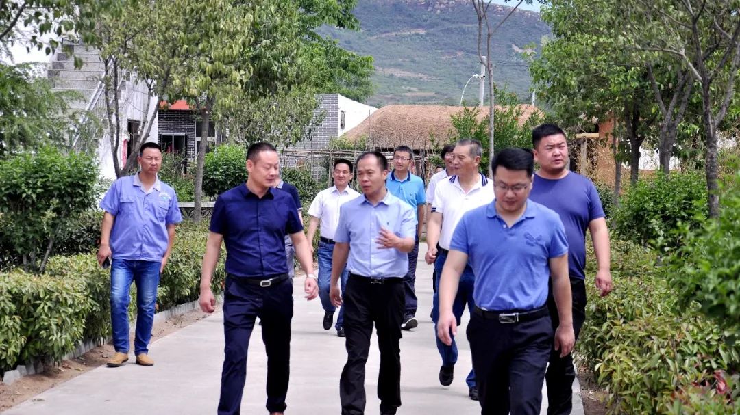 西北农林科技大学专家团到我县调研_夏许峰