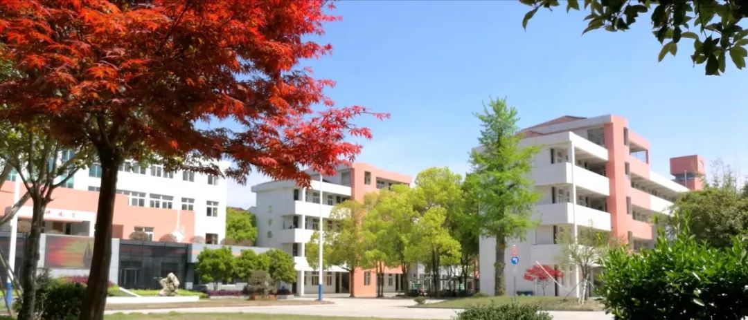 泰兴市扬子江高级中学是江苏省三星级普通高中.