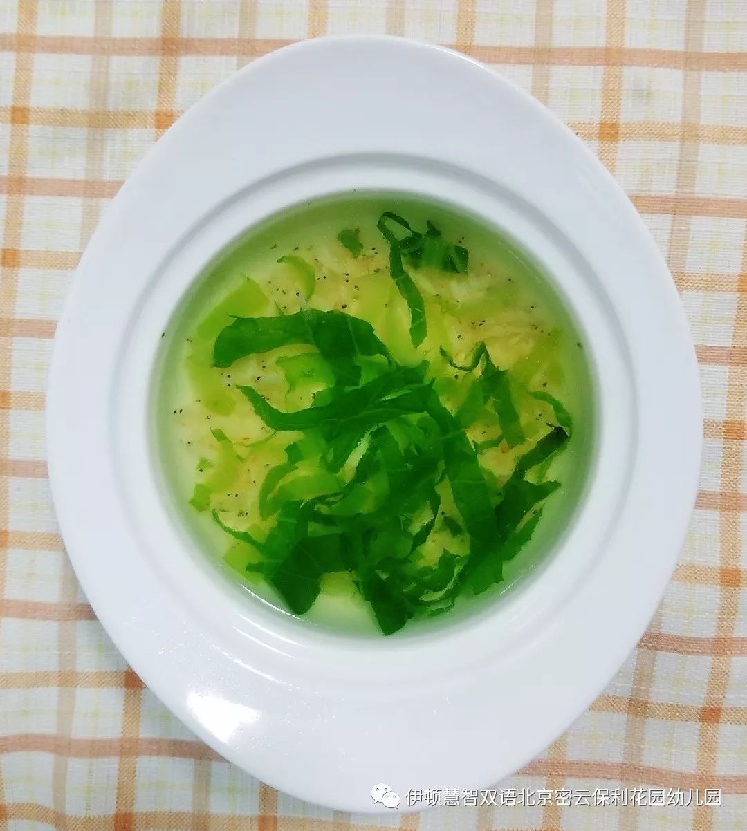 卷 百合粥 清炒芦笋 燕麦米饭 萝卜烧牛肉 菠菜蛋花汤 猪肉蔬菜小馅饼