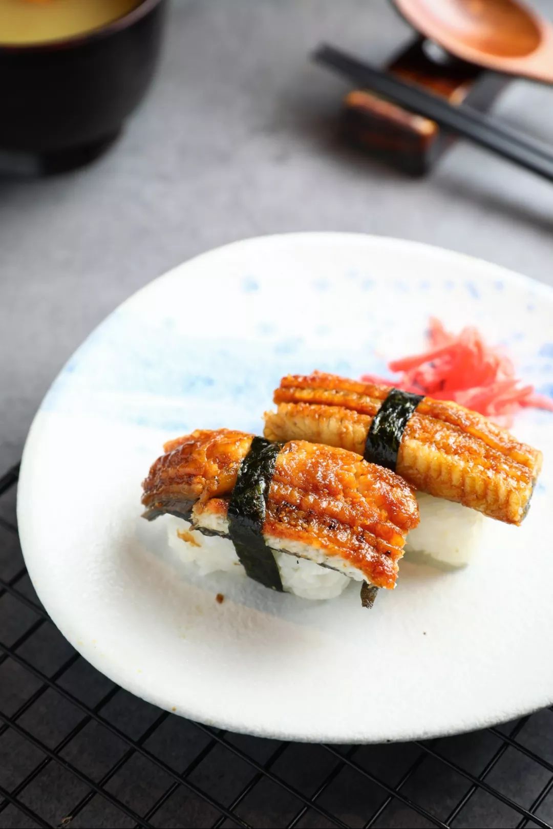 一口鳗鱼一口米饭,鳗鱼饭究竟有着怎样的魔力