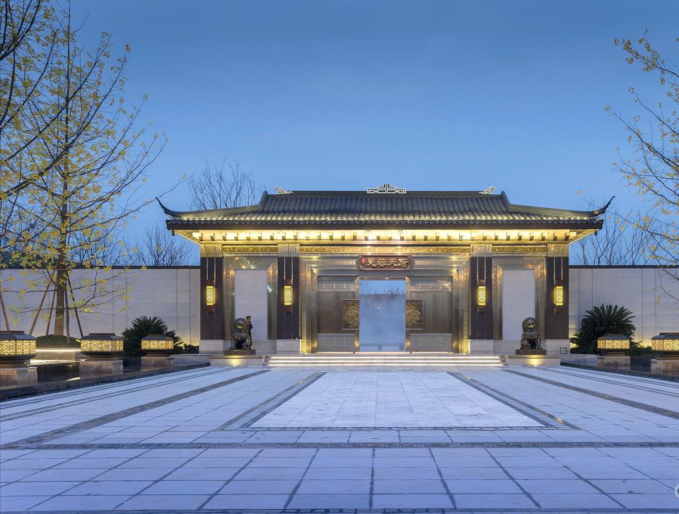 重庆的"拳头"产品,5月18日刚刚面世的蓝光芙蓉公馆便遵循城市向北的