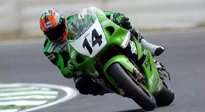 经典车型回顾川崎zx7rr