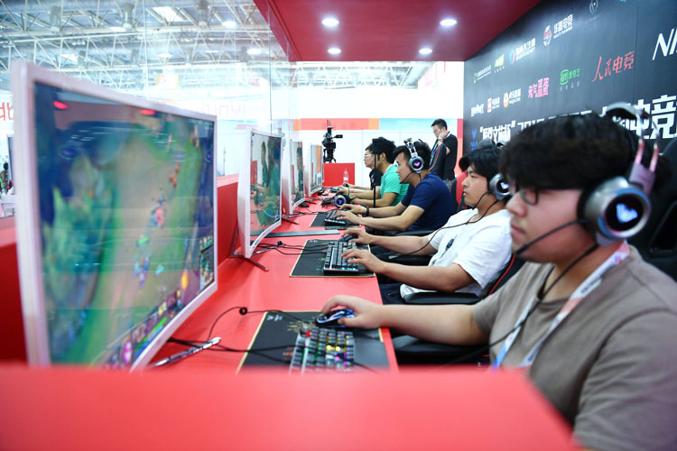 京交会"电竞展"上玩遍新游戏 |组图