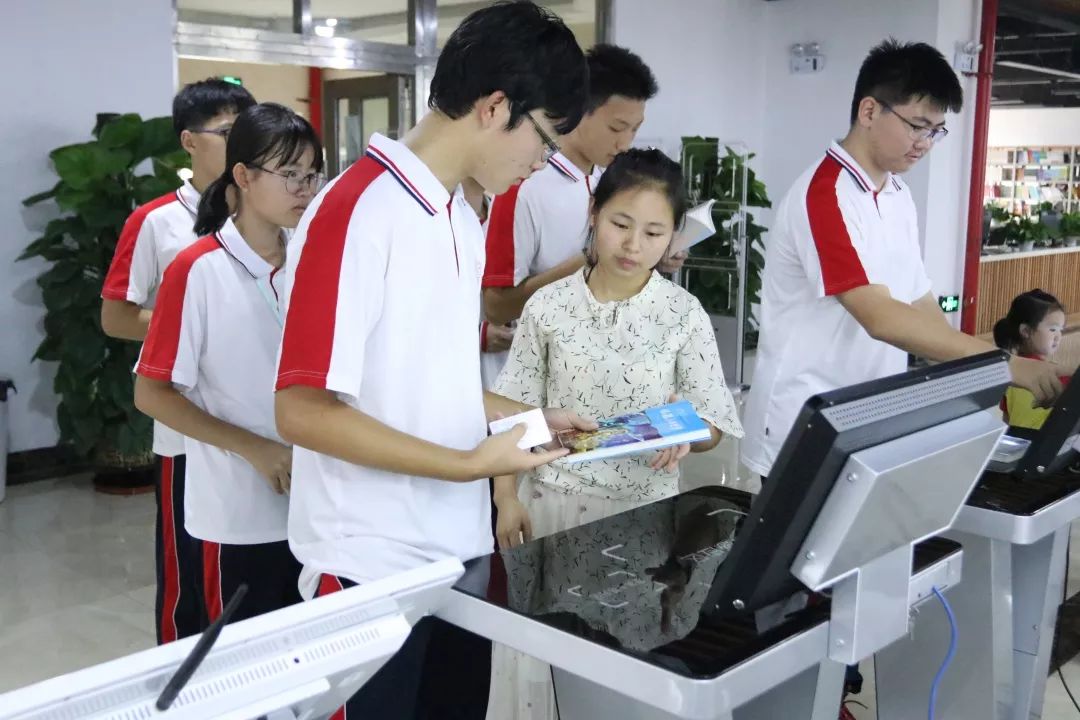 榕城中学图书馆开放啦