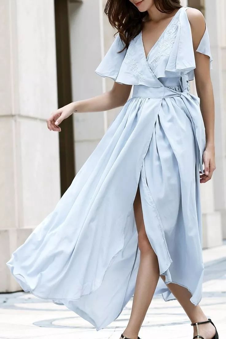 趋势2019年的流行女装吊带裙