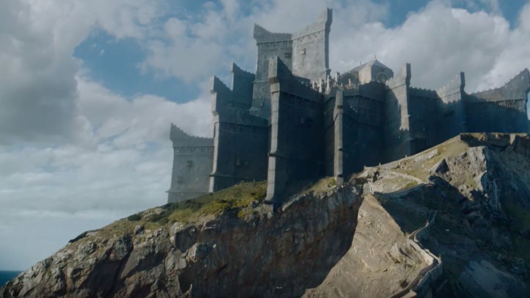 鹰巢城内,丹妮莉丝计划短暂的休整后向南进军.