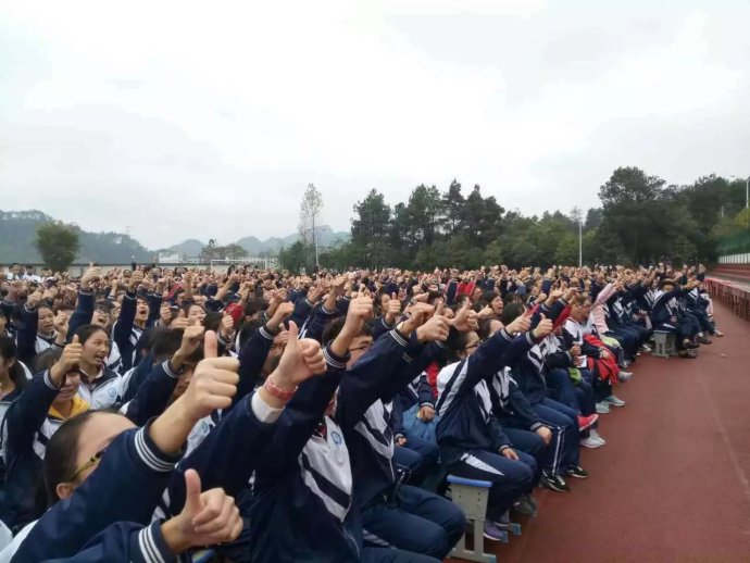 麻江中学邀请叶明粮老师对高三学生进行励志演讲