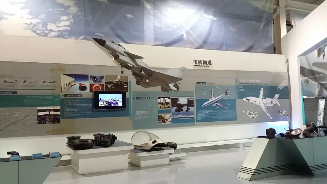 下午前往【阎良飞机城】参观航空博物馆 停机坪飞机展,通过飞机实物与