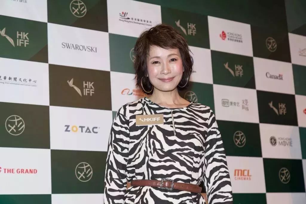 王小凤,郑裕玲,袁咏仪,吴君如,罗兰,鲍起静,杨千嬅,毛舜筠)的掌印和