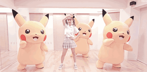 高萌预警成年人的世界太不容易一只皮卡丘就能拯救你