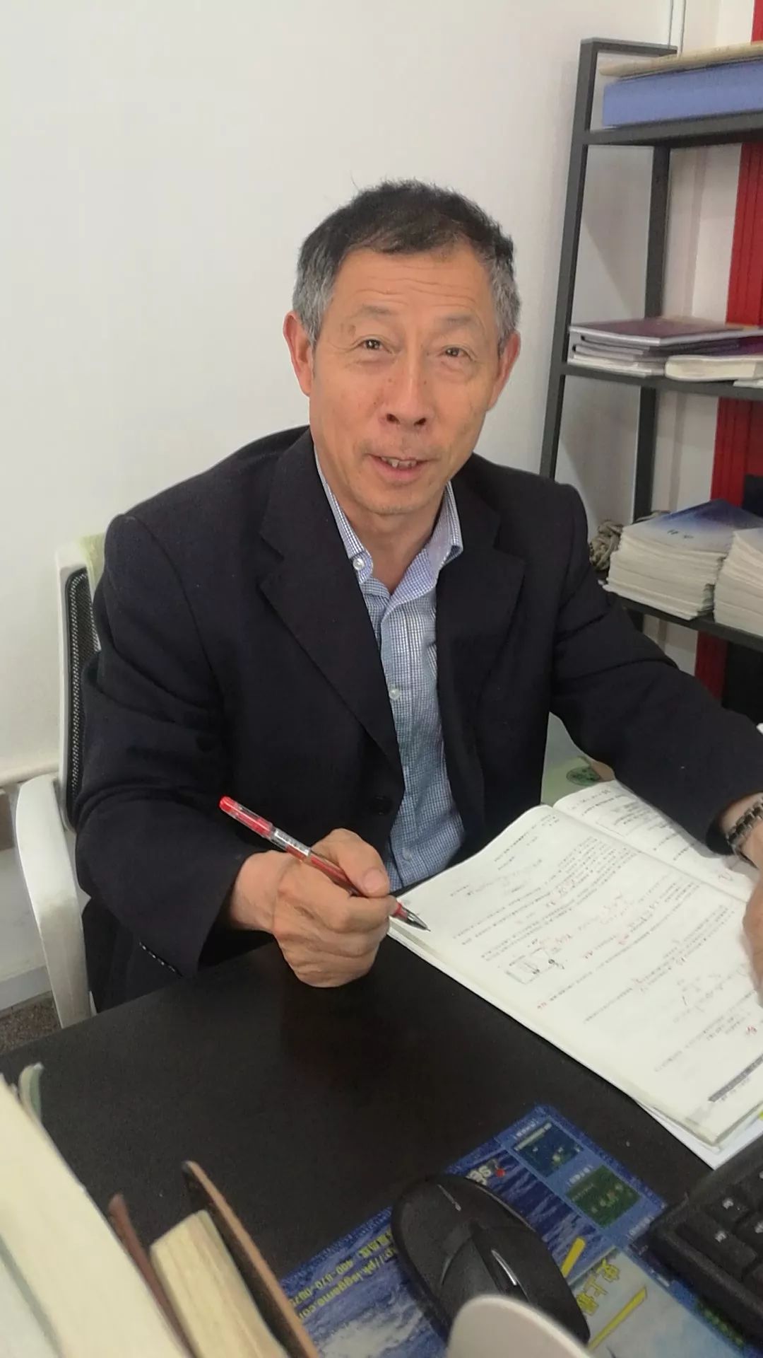 周生平江苏省化学高级教师,原徐州三中资深化学教师,在徐州三中从教37