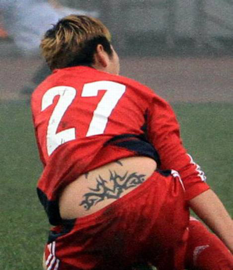 女足多人纹身1米88最美门将大花臂显眼一人胸前纹身引争议