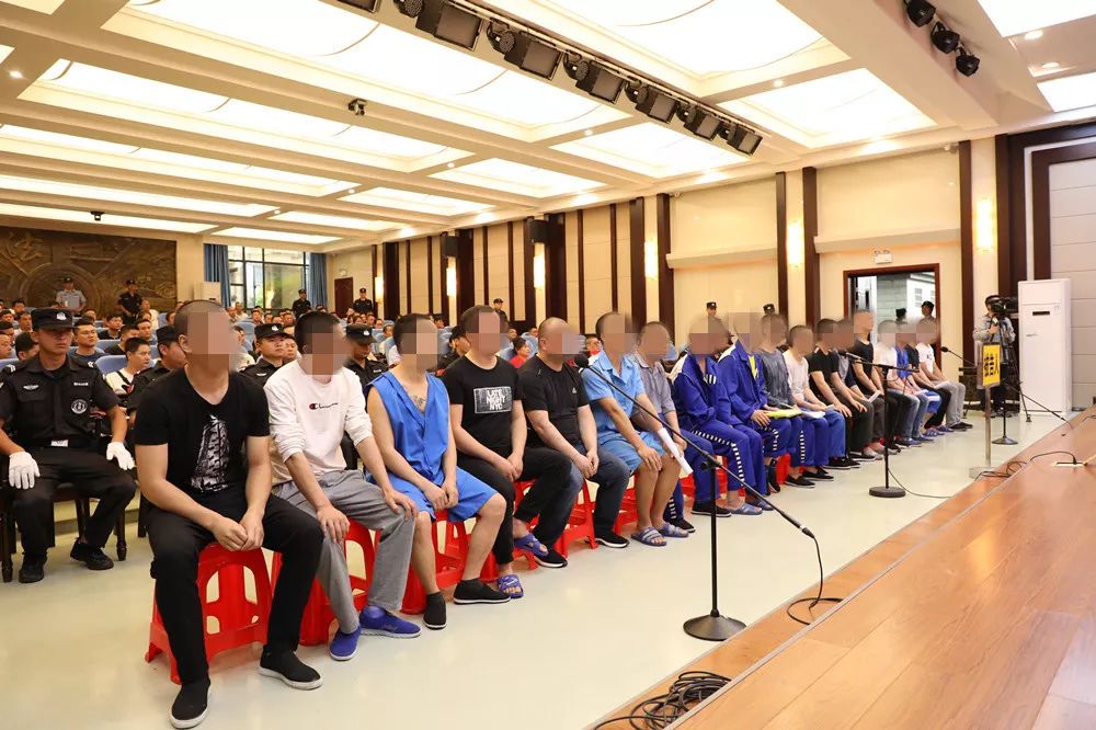 【践行新使命 忠诚保大庆】天柱公安办理的1起黑社会性质案件正式开庭