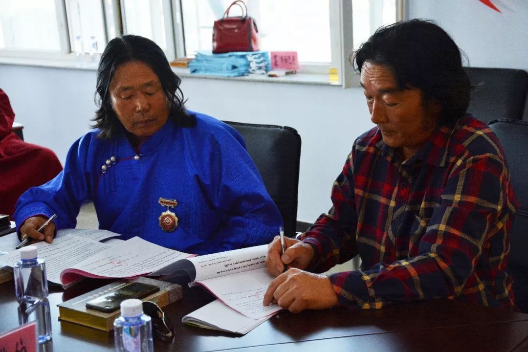 镶黄旗召开非物质文化遗产代表性传承人座谈会