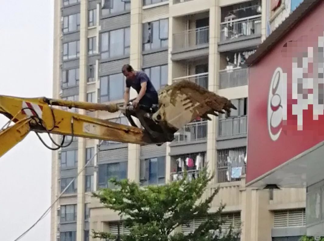 安全生产一组动图告诉你安全意识不过硬干活就像在玩命