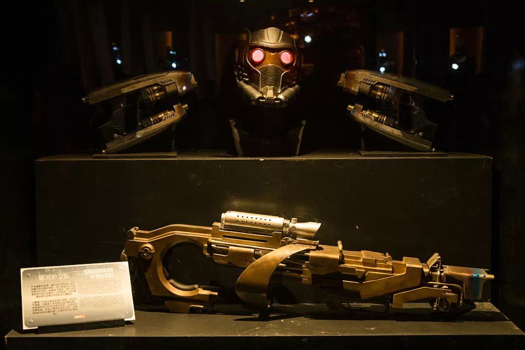 蚁人的粒子战斗服,星爵的面具与元素枪,还有雷神的战甲战锤……这些可