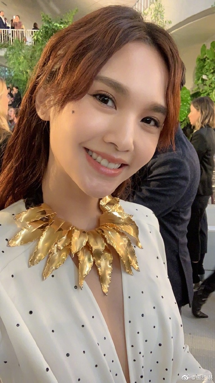 在李荣浩的微博评论区,很多小伙伴还在为杨丞琳"抱不平",因为大家都