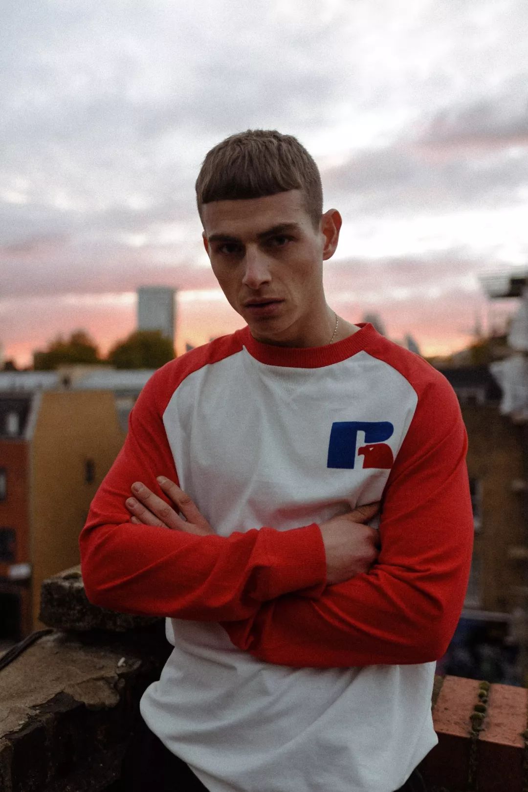 穿在你身上的 champion,都要喊它一声"哥"!_russell